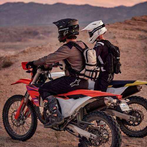 Alpinestars batoh Techdura Tactical (černá/bílá, objem až 9 L)